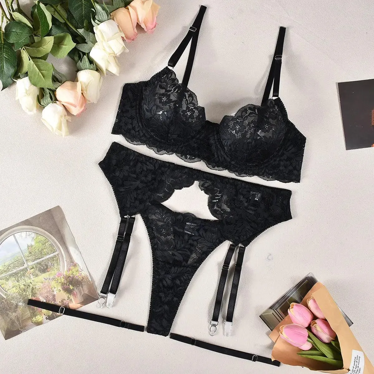 Simple Lace Gathered Four-piece Set
