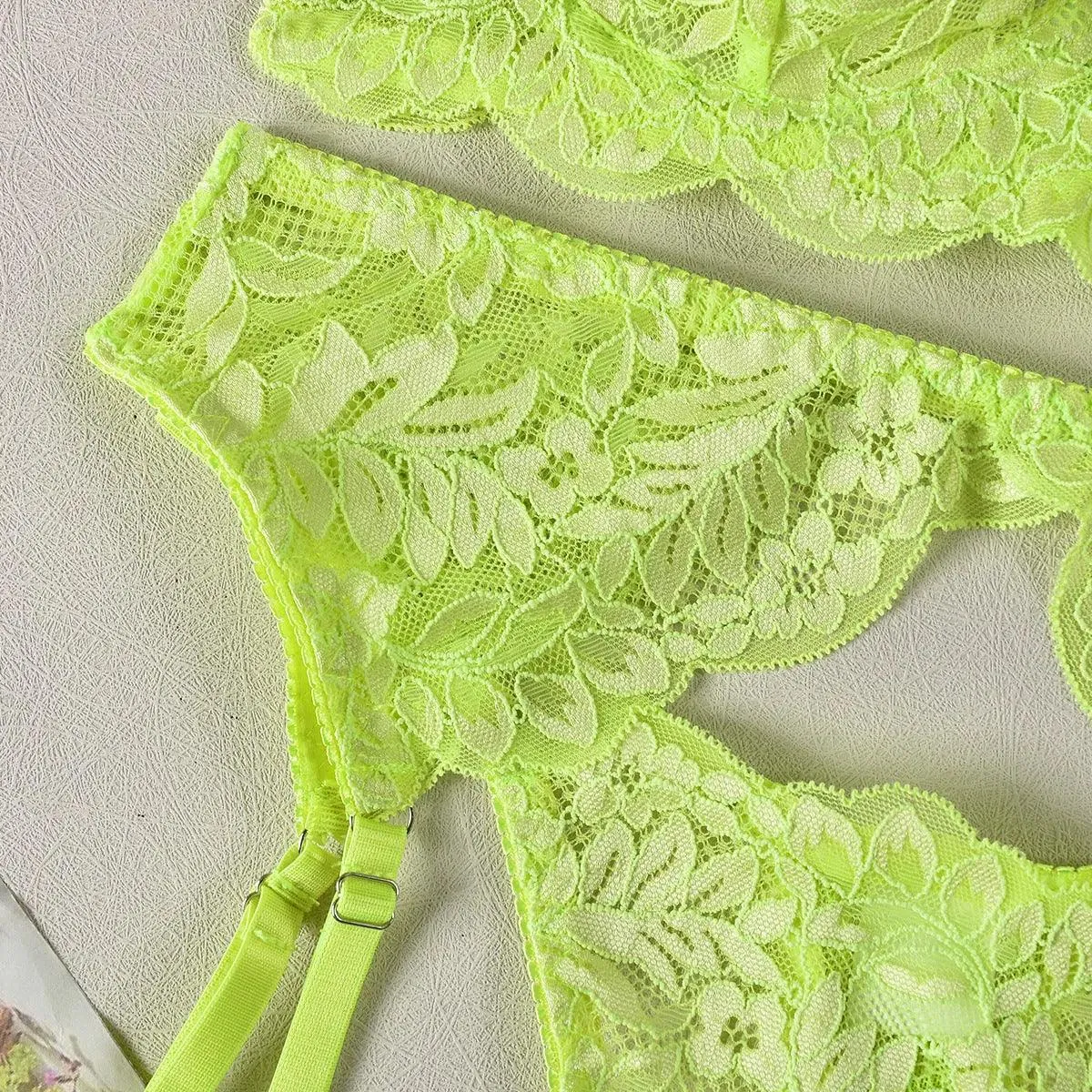 Simple Lace Gathered Four-piece Set
