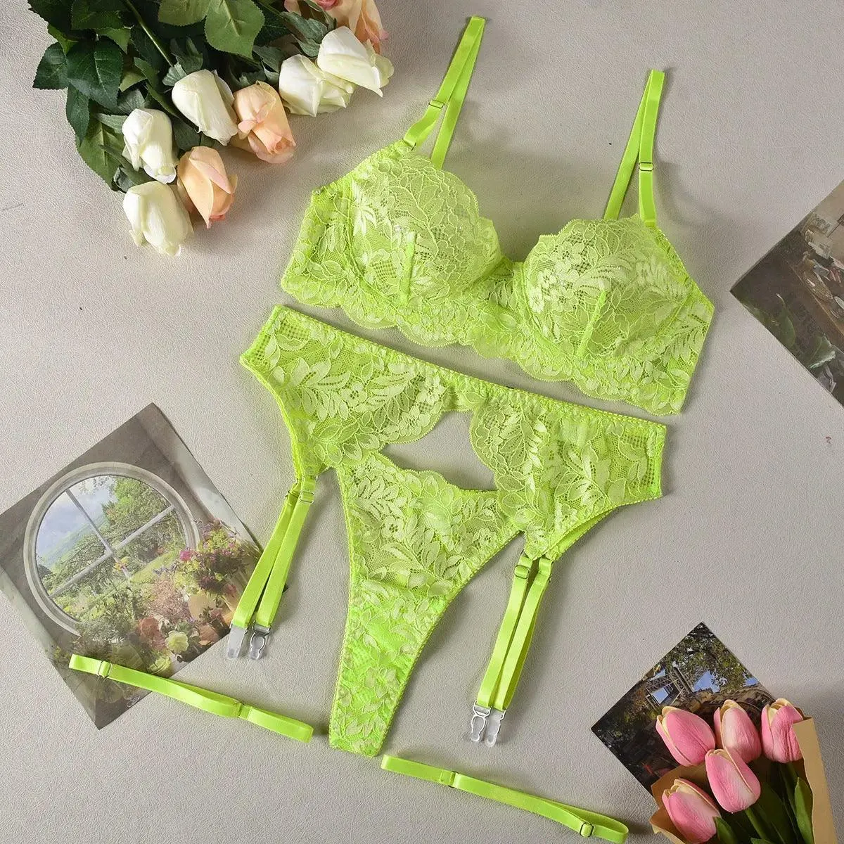 Simple Lace Gathered Four-piece Set